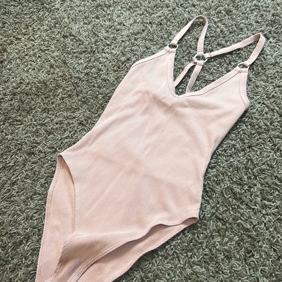 Forever 21 Tops - Forever 21 Tan Criss Cross Back Bodysuit Size Small‎